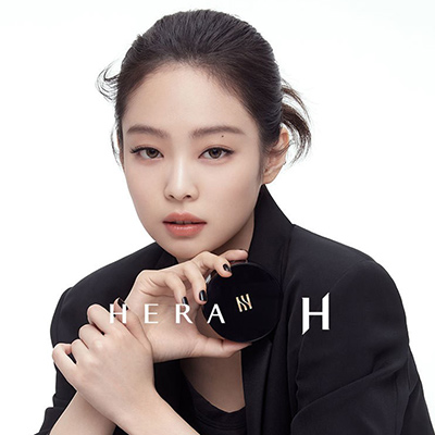 헤라 블랙 쿠션 모델 제니 사진